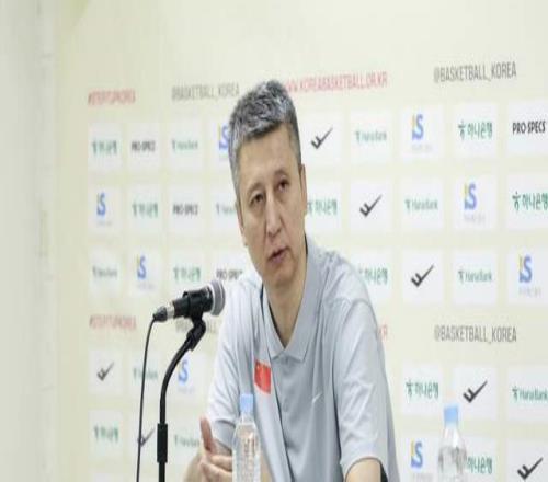 没招！郭士强筹备男篮集训名单询问王俊杰能不能打，结果不如意