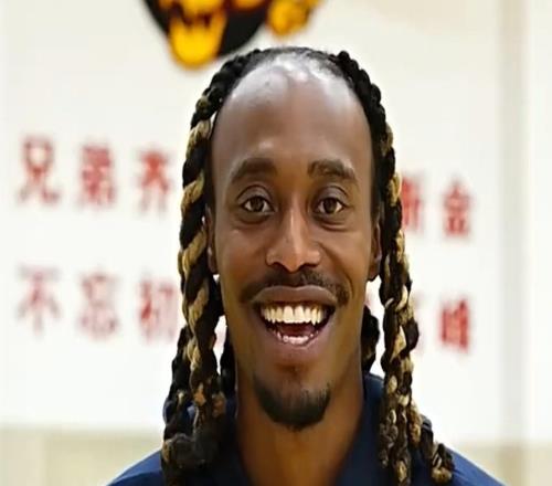 输上海发布会!赞赛区展高情商,回应外援调整需等待麦考尔复出!