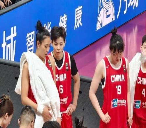 一场56分大胜，中国女篮击败国际联队！张子宇21分，刘禹彤7分