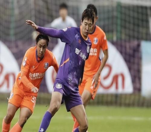 收了李帅4万元！31岁后卫站法院门口拍照起诉足协：要让肮脏现形