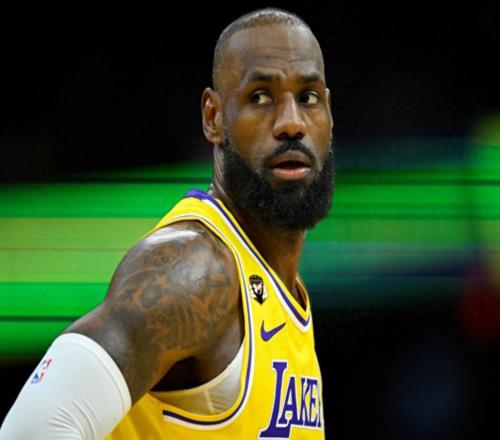 詹姆斯你太狠了，连续2场刷新NBA历史纪录，球迷：还能再拿大合同