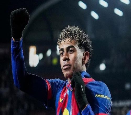 莱万建功比肩梅罗，亚马尔世界波创生涯纪录，巴萨30主场11连胜