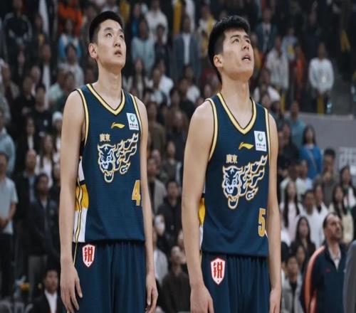 NCAA一场比赛3名中国球员对位画面太美...