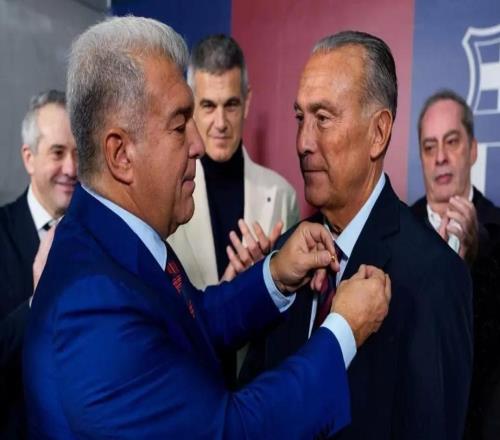 每体：拉波尔塔已与尤斯特交接徽章，巴萨进入选举过渡阶段