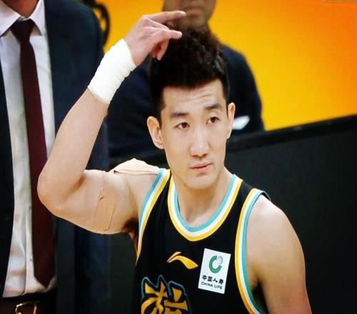 广厦vs山西前瞻：两队战意成关键，4外援山西斗志昂扬