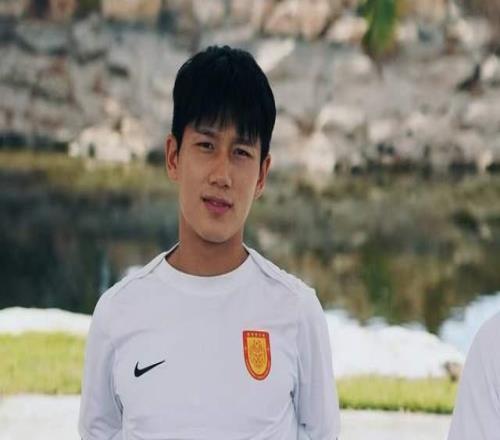 重庆青年军是黑马，杜月徵是辅仁系踢好中超再留洋与向余望默契