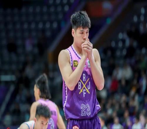 郭士强漏选1人！场均15.2分，仅次于胡金秋，天赋不输贺希宁队友
