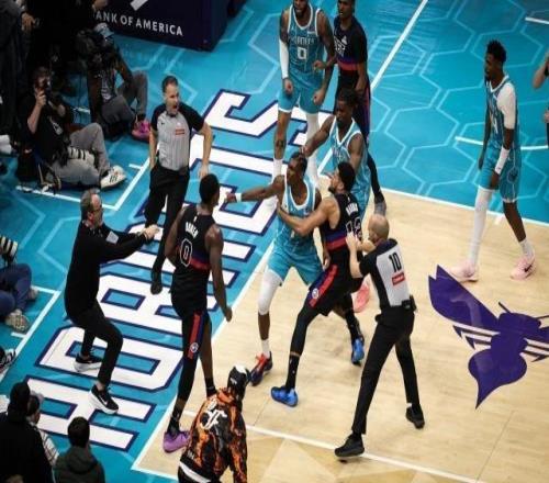 活塞黄蜂爆发群殴惊动警察斯图尔特再现蛮牛冲撞