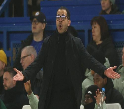 难啃的对手，罗塞尼尔执教生涯3次对阵利兹联未尝一胜