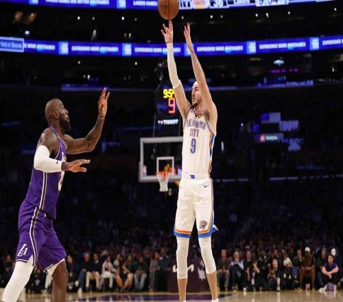 雷霆卡鲁索赛后开玩笑说，他和湖人队勒布朗詹姆斯差点打起来