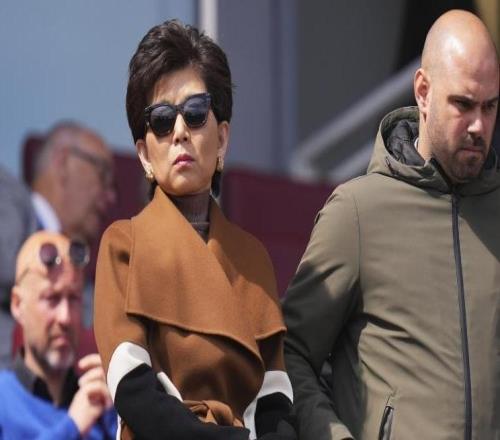 世体：里昂主席米歇尔康想收购瓦伦西亚女足或者莱万特女足