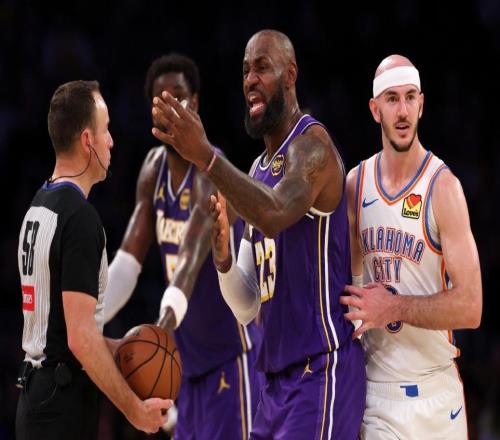 从24胜1负，到17胜12负，逐渐暴露短板！联盟霸主慢慢成为NBA反派