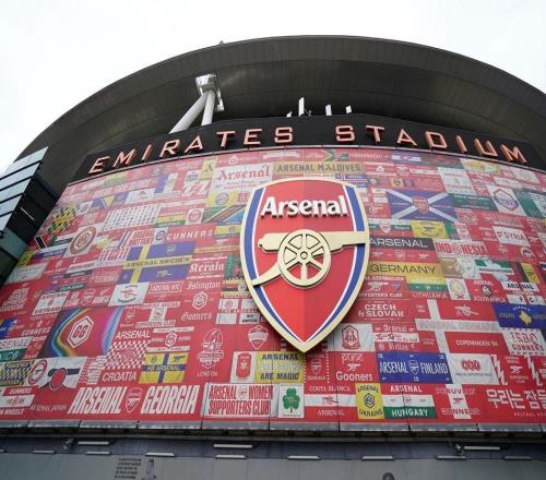 前阿森纳球衣管理员因反犹言论被解雇，他指责俱乐部唯利是图