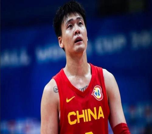 地域歧视+破坏民族团结！中国男篮队长停赛3场罚款5万网友：太轻