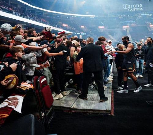 狂轰138113骑士队集体暴走！哈登11助甘当绿叶，5连胜冲东部前2