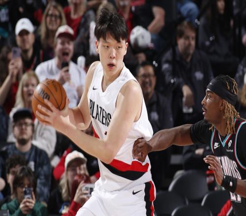 杨瀚森第22名！美媒公布NBA新秀赛球星排名：火箭队谢泼德高居第6