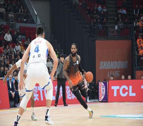 祝好！高速男篮与鲍威尔解约，后者出战21场比赛场均14.9分