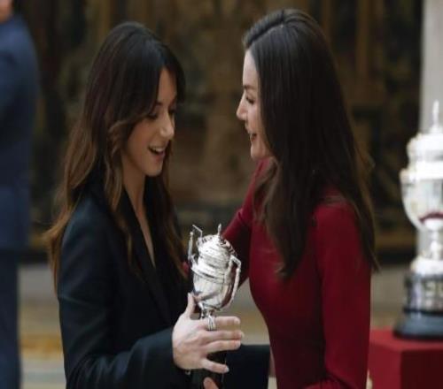 西班牙国家体育颁奖典礼举行，罗德里、亚马尔、邦马蒂获奖