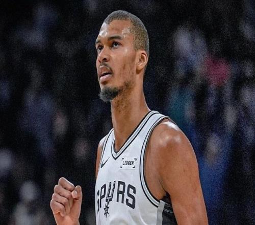 逆转勇士取6连胜！文班亚马背靠背两战66+21冲MVP身前存两座大山