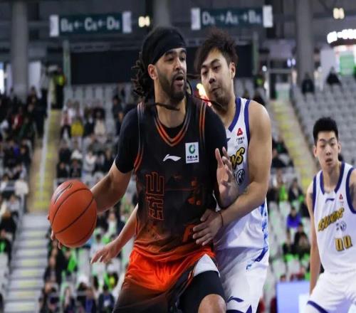 琼斯首秀价值超过100万奖金新元素预示山东男篮的未来