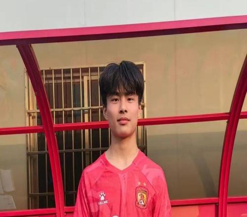 杨黔东为“自由”申请仲裁，恒大足校为权益寻求“保护”