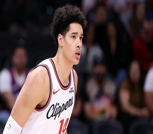 经验方面的不足非常明显，快船内线新秀简直是被火箭各种打爆