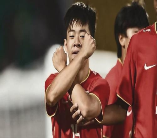 邝兆镭，在中超压根没有球踢