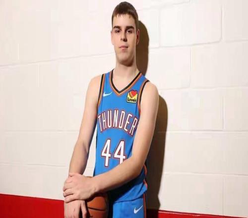 吉昂19分11板6助NBA雄鹿11093大胜雷霆乔17分4板2助