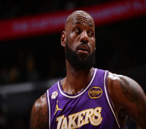 轰28分10板12助，詹姆斯连创NBA历史之最！保湖人24胜0负不败神迹