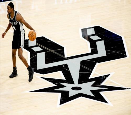 福克斯递补全明星休媒不满:故意将哈登排除在外!数据证萧华偏见