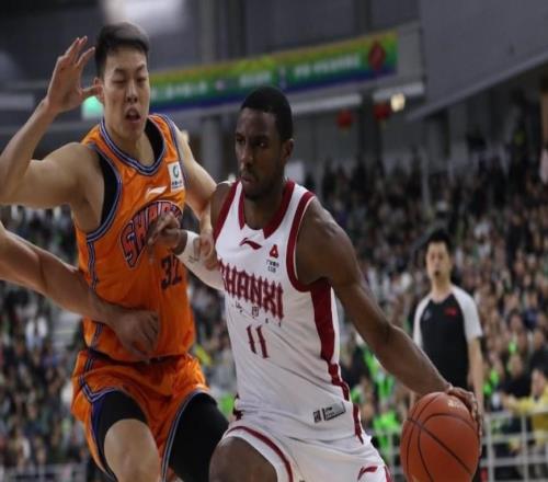 CBA最激烈一战！全场6人犯满狂送84罚球：迪亚洛挑衅大白边险被揍