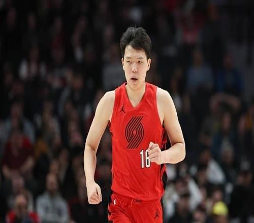 杨瀚森登场3分钟,罚球2中2得到2分,正负值8