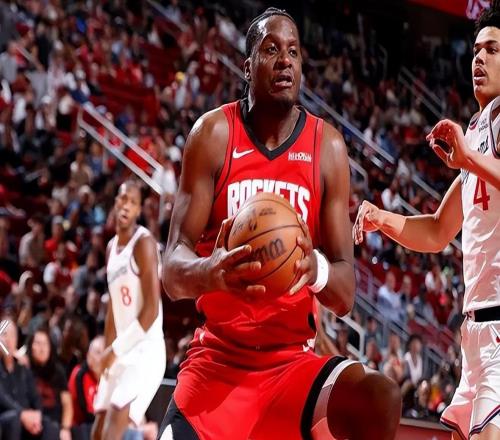 其实护框能力还不错，但火箭根本不敢更多地使用这位内线老将