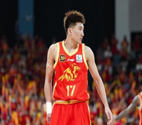 孙铭徽常规赛报销从球员和主教练,刘炜两次被新疆队放弃