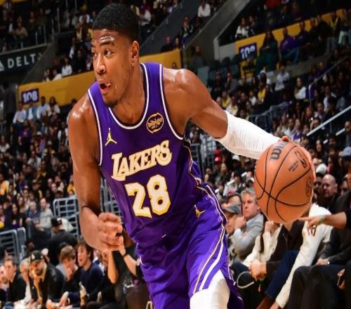 终于拿到了大量的出手机会，湖人锋线大将也发挥出了自己的特点