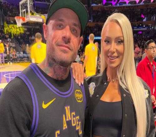 澳洲网红夫妇花3.2万美金买机票+湖人门票结果老詹和东契奇缺席