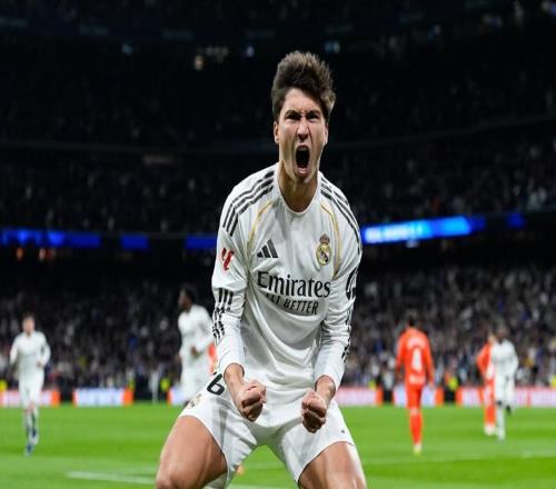 西甲领头羊易主！维尼修斯双响，皇马41皇家社会豪取8连胜登顶