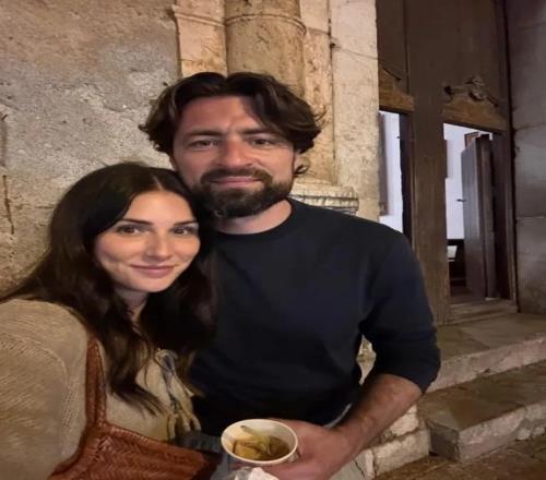 前南安普顿教练拉塞尔马丁步入婚姻殿堂与前性感模特牵手共度人生_英超直播