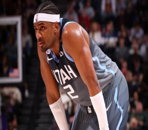 首秀便命中3记三分,爵士双向合同新援似乎是一名不错的得分手