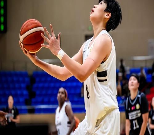 两战36+9效率超高！李月汝替身成长为女篮真核宫鲁鸣慧眼识珠