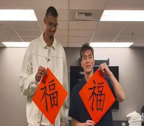郭艾伦还是顶流!和文班亚马互赠礼物,与林书豪直播NBA全明星