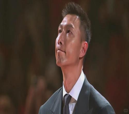 WOW!易建联公开露面!等了整整两年时间