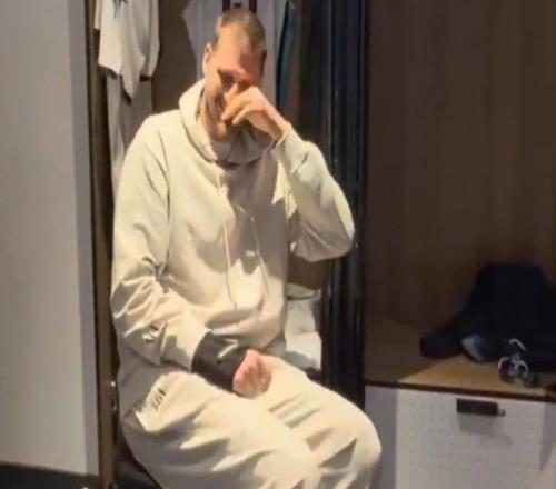 依旧知识分子！约基奇再次询问文班有没有带书来比赛看