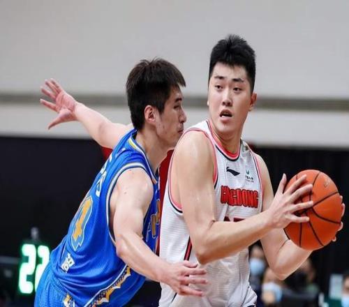 给机会不中用!广东男篮争议锋线越打越差,七个赛季还没打成核心