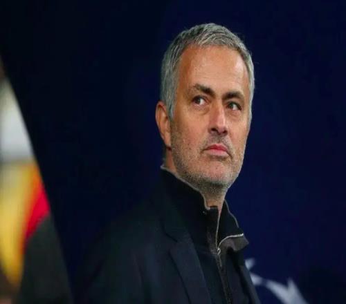 主场01惜败剧情拉满!维尼修斯中途离场,穆帅红牌+采访引发争议