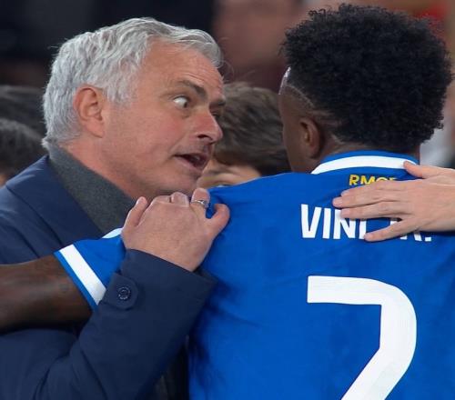 穆里尼奥:我告知维尼修斯需改变庆祝方式本菲卡并非种族歧视球队_西甲直播