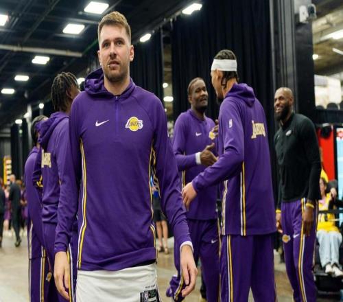 尽管全明星赛前战绩好，但湖人本赛季表现却比史上大多数球队怪异