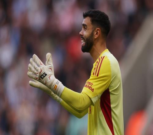 阿森纳的传奇球员表示球队目前显得紧张，拉亚的冒失出击反映了球队的心态问题_英超直播