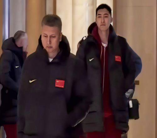 中国男篮除夕夜加练！每天只补贴300不嫌少,郭士强身先士卒没得说