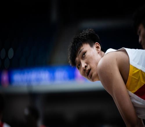 体育生学霸！中国留洋中锋GPA满分是西雅图主力被誉为阿联接班人